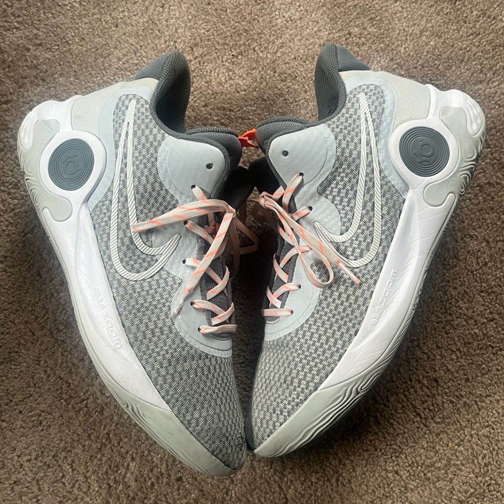 Nike KD Trey 5 “pure platinum”